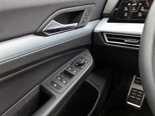 Volkswagen Golf 1.5 eTSI Black Line CAMERA | IQ Light + Grill | VIRTUAL / 38