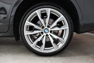 BMW X4 M40i High Executive M Sport Pakket Automaat  / Navigatiesysteem Professional / Schuif-/kanteldak / 20 Inch / Shadow Line / Leder / Extra Getint Glas / Stoelverwarming / Hifi / LED / Parkeersensoren voor+achter / Lichtpakket / 13