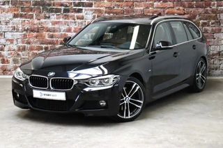 BMW 3 Serie Touring 330i High Executive M Sport Pakket Automaat  / Navigatie Professional / Panoramadak / Leder  / Trekhaak / Parkeersensoren voor+achter / Comfort Acces / Head-Up Display / Stoelverwarming / Achteruitrijcamera / Hifi / 19 Inch / Chrome Line