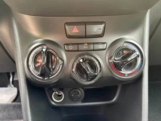 Peugeot 2008 1.2 Puretech Blue Lion Automaat ''Trekhaak - PDC - Navi '' / 19
