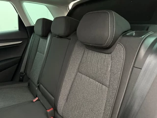 Skoda Karoq 1.5 TSI ACT Style | Adaptive cruise | Stoelverwarming | CarPlay | Camera | Parkeersensoren achter | Trekhaak / 12