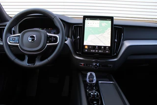 Volvo XC60 2.0 T6 PHEV AWD Plus Black Edition  | Panoramadak | Head-up | 360 Camera | H&K / 6