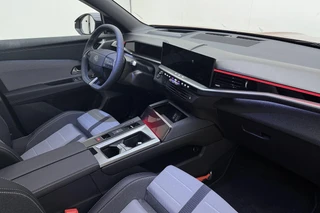 Opel Grandland Electric GS 73 kWh | Stoelverwarming | Verwarmd stuurwiel | Adaptieve Cruise Control | 360° Camera | Panoramisch schuif/kantel dak | Matrix LED koplampen | 20'' Lichtmetalen velgen / 14