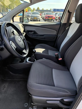 Toyota Yaris 1.0 VVT-i Aspiration 5-Deurs | Climate control | Camera | Navigatie | Cruise control | Elektrisch Pakket | Bluetooth telefoonvoorbereiding / 13