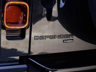 Land Rover Defender 110 P400e SE | 28.900 km | BTW auto | SOH 95,1% / 21
