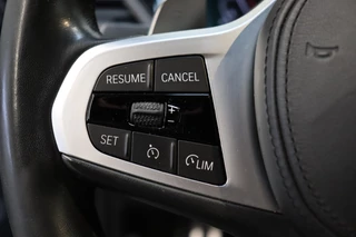 BMW 3 Serie Sedan 330i High Executive M Sport Pakket Automaat  / Live Cockpit Professional / Head-Up Display / Leder / Harman Kardon / LED / Stoelverwarming / Driving Assistant / Achteruitrijcamera / M Sportremsysteem / DAB / Ambiance Verlichting / 36