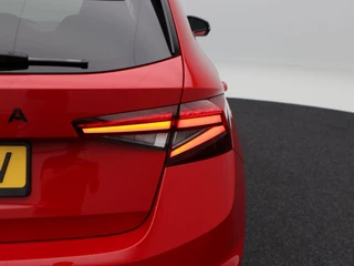Škoda Fabia 1.0 TSi Monte Carlo 115 Pk Automaat | Stoelverwarming | Camera | Climatronic | CarPlay | Cruise Control | 17 Inch | 27.303 Km !! / 16