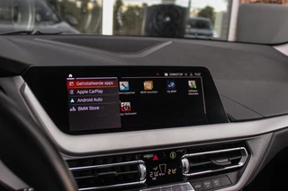 BMW 1-serie 116d F40 Executive Edition | 1e eigenaar | NL Auto | HiFi audio | DAB | LED | Apple Carplay | Rijstrooksensor | Cruise control | Climate control | Sportstuur | Active Guard Plus / 26