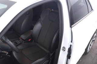 Audi Q2 30 TFSI Sport  S-line! Leer, Cruise, Navigatie / 18