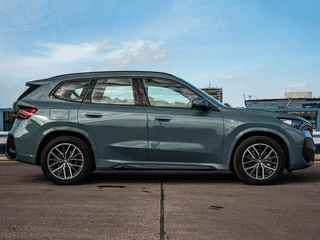 BMW iX1 eDrive20 67 kWh M Sport | SOH 100% | Trekhaak | Harman/Kardon | Keyless | LED | Camera | Navigatie | 18" / 8