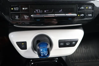 Toyota Prius 1.8 Plug-in Executive LED APPLE/ANDROID HEAD UP DISPLAY JBL NAVI KEYLESS / 15