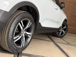 Volvo XC40 1.5 T3 R-Design | Pano | Winterpakket | Elektr voorstoelen+memory | Camera | Carplay / 29