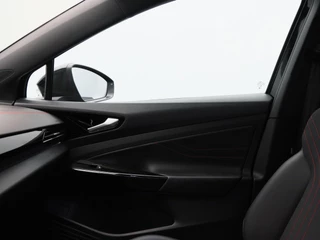 Volkswagen ID.5 GTX 77 kWh 299 Pk | Stoel/Stuur Verwarming | 360° Camera | Adaptive Cruise | CarPlay | Navigatie | 20 Inch | 67.619 Km !! / 33