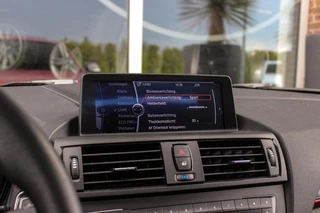BMW 1-serie 125i Business+ | Sport Line | NL auto | Schuif-/kanteldak | Keyless entry | HiFi audio | Stoelverwarming | Xenon | Sportstuur | Navigatie Professional | Bluetooth | PDC / 26