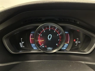 Volvo V40 1.6 T3 Summum  PANO LEER CAMERA NAVIGATIE ECC CRUISE LM. / 32