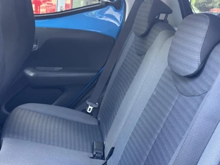 Toyota Aygo JOY 5-DEURS AUTOMAAT LICHTMETALEN VELGEN CAMERA CLIMA / 7