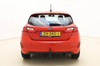 Ford Fiesta 1.0 EcoBoost Titanium | Trekhaak | Navigatie | Camera | Parkeersensoren voor en achter | Climate control | Lichtmetalen velgen / 12