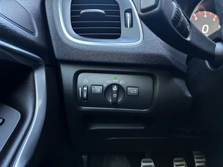 Volvo V40 2.0 T3 153PK! R-DESIGN / 24