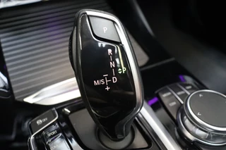 BMW X3 xDrive20i High Executive xLine Automaat  / Navigatiesysteem Professional / Panoramadak / Trekhaak / Leder / Parkeersensoren voor+achter / 19 Inch / Sportstoelen / LED / Stoelverwarming / Climate Control / 20