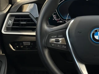 BMW 3-serie Touring 320e Business Edition Plus | Camera | Laser | Stoelverwarming | Carplay | / 19
