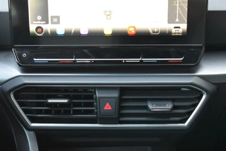 SEAT Leon Sportstourer 2.0 TDI Style Business Intense / 18