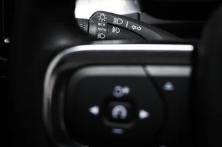 Volvo XC40 2.0 T4 | PANORAMADAK | BLIS | DAB | APPLE | ON CALL | 20" / 34