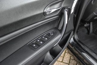 BMW 2-serie Cabrio 220i Sport | Origineel NL | Cruise control | Stoelverwarming | Xenon | Sportstoelen | HiFi audio | Navigatie Professional | Sportstuur | Chrome Line | Keyless entry / 33