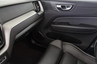 Volvo XC60 2.0 T6 Plug-in hybrid AWD R-Design Pano Trekhaak Harman Kardon Stoelverwarming 21" / 41