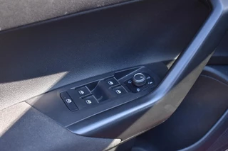 Volkswagen Taigo 1.0 TSI R-Line Business Automaat | 3X R-Line | IQ-Light | Trekhaak | BSM | Navi | Digitaal Dash | Stoelverwarming | 12 mnd BOVAG garantie | Whatsapp 06-53188999 / 24