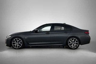 BMW 5-serie 545e xDrive High Executive M Sport | Dakraam | Camera | Autopilot | Stoel-/Stuurverwarming | CarPlay / 4