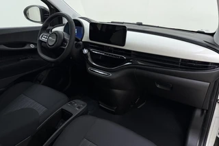 Fiat 500e La Prima 42 kWh | Glazen dak | Cruise control | Camera | Elektrisch verstelbare spiegels / 11
