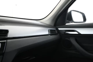 BMW X1 sDrive18d High Executive  Automaat, Panorama dak, Navigatie / 36