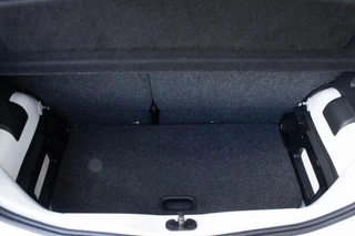 Volkswagen Up! 1.0 high up! BlueMotion|Airco|Lichtmetaal| / 17