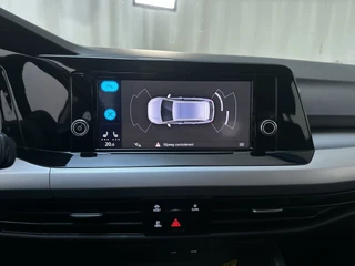 Volkswagen Golf Variant 1.0 TSI 110pk Golf Trekhaak Parkeersensoren Stoelverwarming / 13