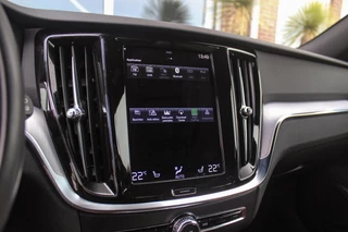Volvo V60 2.0 B4 Inscription | NL auto | 2e eigenaar | BTW auto | Stuurverwarming | Leer | Cruise control | DAB | Camera | LED | Navigatie | Bluetooth | PDC / 25