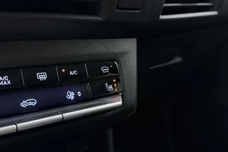 Opel Frontera 1.2 Turbo 145pk Hybrid Automaat GS 7 persoons | 8 Jaar speciale garantie | Navigatie | Stoel- en stuurverwarming | Verwarmbaar voorraam | Dakrails | Achteruitrijcamera | Climate control | 17" Lichtmetalen velgen / 31