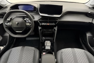 Peugeot 208 1.2 Hybrid 110 e-DCS6 Allure | 360° Camera | Navigatie | Apple Carplay & Android Auto | 16'' LM Velgen | Climate Control / 15