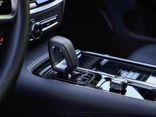 Volvo V60 T6 Plug-in Hybrid 350PK AWD Plus Dark / 28