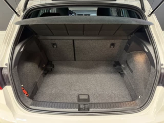 SEAT Arona 1.0 TSI Xcellence Business Intense Camera | Sfeerverlichting | Stoelverwarming | Adaptive cruise | Carplay / 24