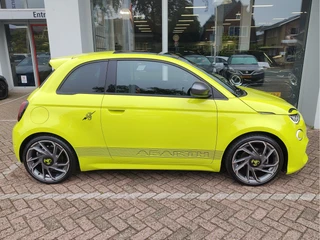 Abarth 500e SCORPIONISSIMA 42 kWh  SoH 94,12% !! | Alcantara sportstuur | Pano | Winterpakket / 7