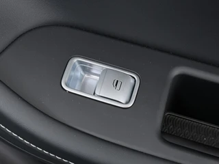 Omoda 5 SHS 1.5 T-GDi SHS-H Premium  - Kantel/Schuifdak - Adaptief Cruisecontrol - 18' Lichtmetalen Velgen - Privacy Glass - Stoel/Stuurwiel Verwarming - 7 Jaar Fabrieksgarantie / 43
