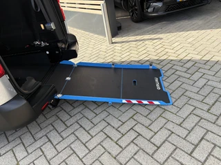 Toyota PROACE Electric Verso LONG EXTRA RANGE DYNAMIC 75KWH 8-PERSOONS ROLSTOELAUTO VERLAAGD-INBOUW-OPRIJPLAAT 2x SCHUIFDEUR / 19