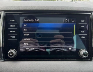Skoda Karoq 1.5 TSI 150pk Style | TREKHAAK | PANO| CAMERA | ADAPTIVE | / 17