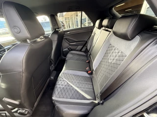 Volkswagen T-Roc 1.5 TSI R-Line Edition  | LED | Keyless | Virtual Cockpit | Apple/Android | Adapt Cruise | PDC v+a incl. camera / 70