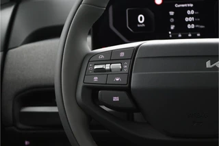 Kia EV3 Plus 81.4 kWh  - Prijs incl. €3.000,- inruilpremie - Stoel/Stuur Verwarming - Climate Control - Draadloze oplader - Navigatie - Fabrieksgarantie tot 06-2033 / 24