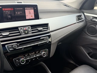 BMW X1 xDrive20i High Executive  | Afn. trekhaak | Pano | LED | Leder | Sportstoelen | Apple/Android | Stoelverwarming / 36