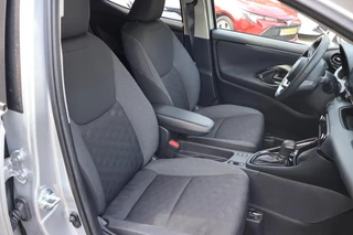 Toyota Yaris 1.5 HYBRID 115 STYLE PARK-SENSOREN BLIND-SPOT LM-VELGEN PRIVACY-GLASS LED-PAKKET AD-CRUISE APPLE/ANDROID / 18