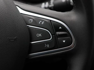 Renault Kadjar 1.3 140 Pk TCe Equilibre | Stoelverwarming | Camera | Cruise control | Climatronic | Navigatie | 17 Inch | 55.398 Km !! / 21
