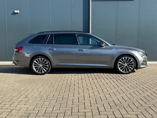 Skoda Superb Combi 1.5 TSI Sportline * Trekhaak * AUTOMAAT * Navigatiesysteem * Achterbank verwarmd * / 2