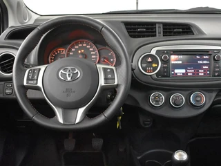 Toyota Yaris 1.3 VVT-i Aspiration | Panoramadak | Navigatie | Camera / 9